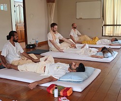 De belles salles de classe spacieuses